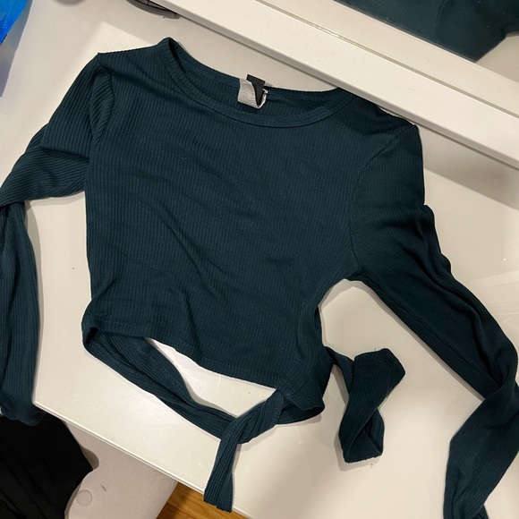 Windsor Green Ribbed Crop Top - Picture 6 of 6